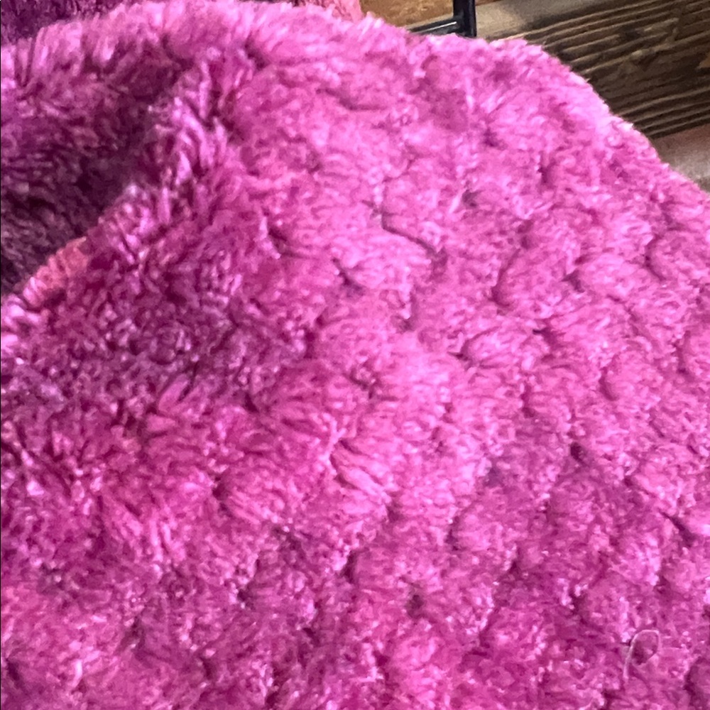Columbia Women's Purple Maroon Plush Fuzzy Velour Diamond Design Teddy Jacket - Picture 6 of 6